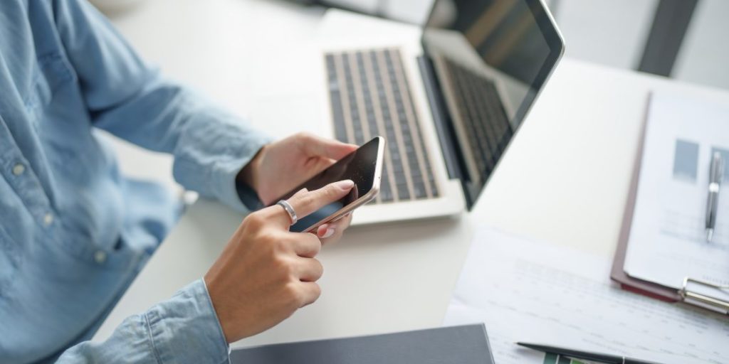 スマートフォンに入力する